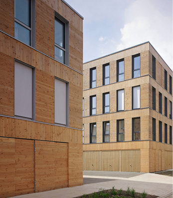 



Hellgraue Senkrechtmarkisen sorgen tagsüber für die notwendige Verschattung der Wohnungen und damit für einen verringerten solaren Eintrag.
