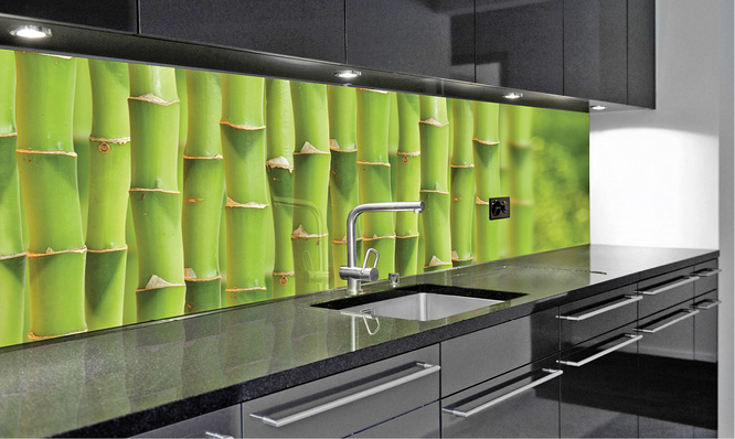 
Glastechnik Engels bietet bedruckte sowie lackierte Gläser an. Aus 14 000 Farben können die Kunden wählen.
