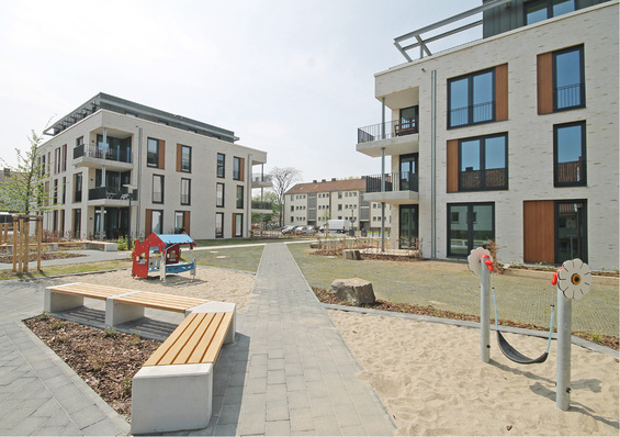 
In den verschiedenen Gebäuden wurden von der Kunststoff Brandenburg oHG Fensterprofile von Schüco sowie von Trocal verbaut.
