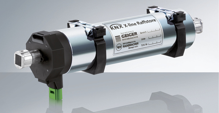 



Zwei Firmenlogos auf einem Antriebsmotor mit klaren Botschaften: Mechanik von Geiger Antriebestechnik, KNX-Technologie von Rademacher, Produktion in Deutschland. Der Verkaufsstart erfolgt ab sofort.
