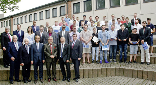 
Bei der Freisprechungsfeier in Wiesau standen die 33 Auszubildenden im Vordergrund.



