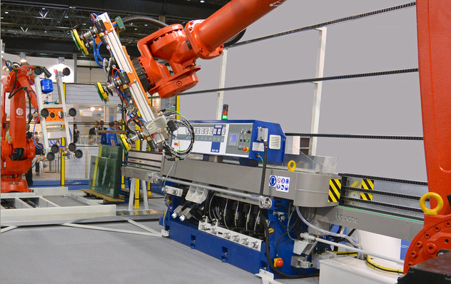 Aufgrund der wachsenden Anforderungen an die Flexibilität und Leistungsfähigkeit bei der Glasbearbeitung wird bei Kantenschleifanlagen die Peripherie zunehmend automatisiert.
