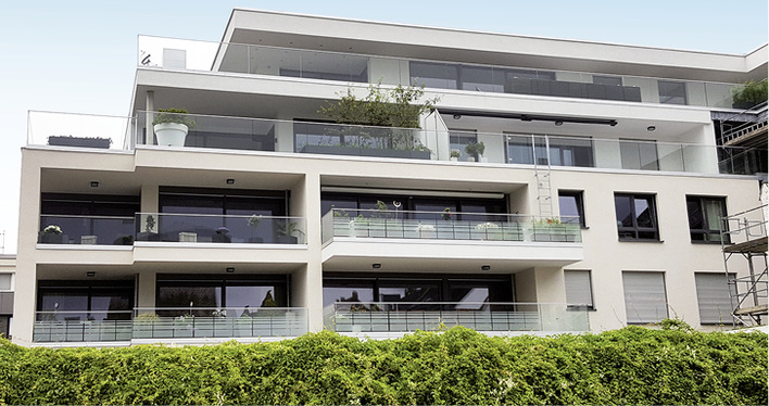 



Bei diesem Großprojekt wurden in mehreren Luxuswohnungen allein 240 lfm des Geländersystems EasyMount Vario von Bohle durch Metallbauer Jörg Czarnetzki und sein Team verbaut.
