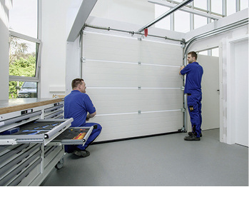 
Mobile Werkbänke und Werkzeuge ermöglichen 



eine uneingeschränkte Tor- und Türmontage.



