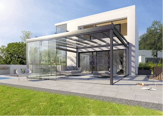 
Die leichtgängigen Schiebeelemente slide ermöglichen die Öffnung des Glashauses mit nur einem Handgriff und bieten als rahmenlose Elemente ein Maximum an Transparenz. 



