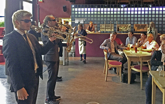 



Am Vorabend des Partnertages wurde „etwas Besonderes abseits des Gewöhnlichen“ geboten.
