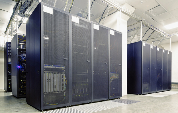 
Daten von cloudbasierten Systemen sind auf Servern wie hier im Bild, die den ISO 27001 Standard erfüllen, sicher. 



