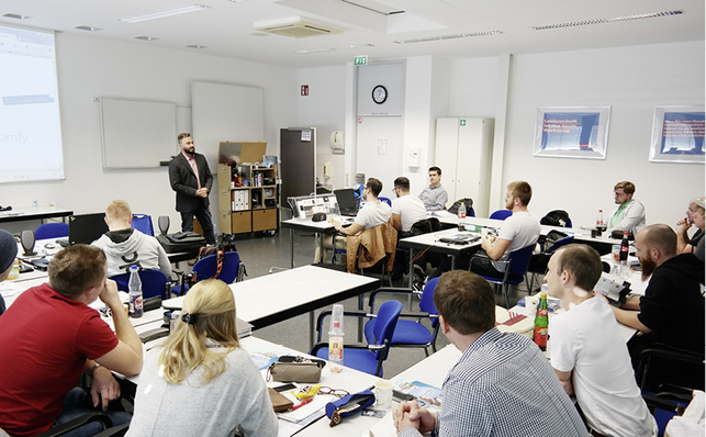 



Bei einer Umfrage unter den angehenden Meistern zu Smart Home konnte Andre Urban nur vier Betriebe ausmachen, die sich aktuell ernsthaft mit dem Thema Smart Home auseinandersetzen.
