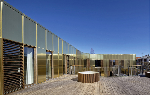 



Ein Hospiz-Gebäude in Kopenhagen. Die Planer haben sich bei den Fenstern und dem gesamten Außenbereich für Kebony Holz entschieden. 
