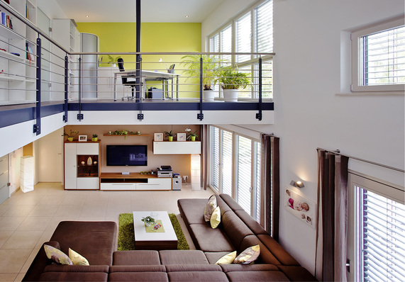 



Wohnen mit Überblick: Auf der Galerie ist der ideale Platz für das Home-Office, wo es sich ungestört arbeiten und die Aussicht genießen lässt.
