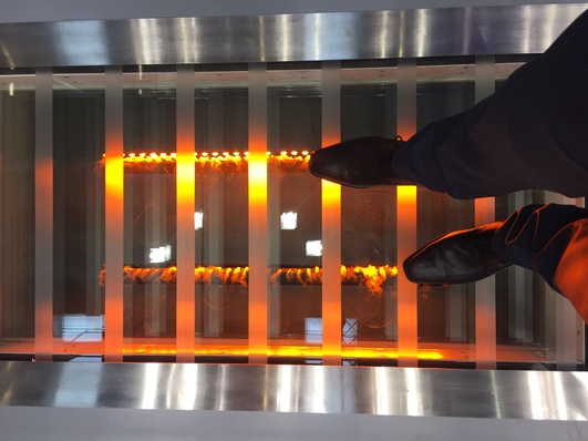 Das begehbare Brandschutzglas gibt es in Formaten bis 660 x 1400 mm.