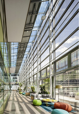 



Das schaltbare EControl smart sorgt als 3-fach-ISO im Glasvorbau des IMBA-Forschungszentrums für Sonnenschutz und Verschattung und erlaubt gleichzeitig einen großen Tageslichteinfall.
