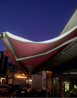 



Der Klassiker: Überraschender Schneefall oder Markise vergessen einzufahren, und schon kommen Tuch, Gestell und die Befestigung an die Belastungsgrenzen.
