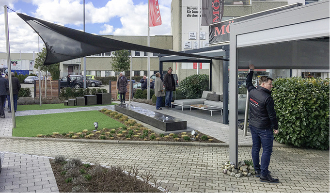 



Outdoor-Spezialist Rainer Möhn ist überzeugt, dass es mit einer guten Outdoorausstellung wesentlich einfacher ist, den Kunden zu überzeugen. Eine einfache Produktpräsentation reicht, wenn es nach ihm geht nicht mehr aus.
