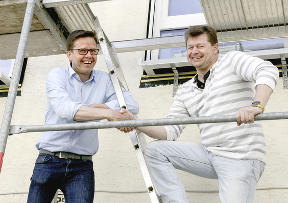 Chefredakteur Daniel Mund darf Camillo Kluge mit im Redaktionsteam begrüßen.