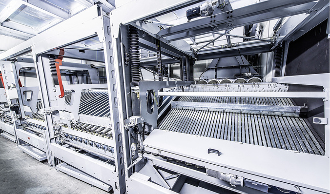 
Blick in die Heiz- und die Kühlzone des neuen Aeroflat-Vorspannofens

