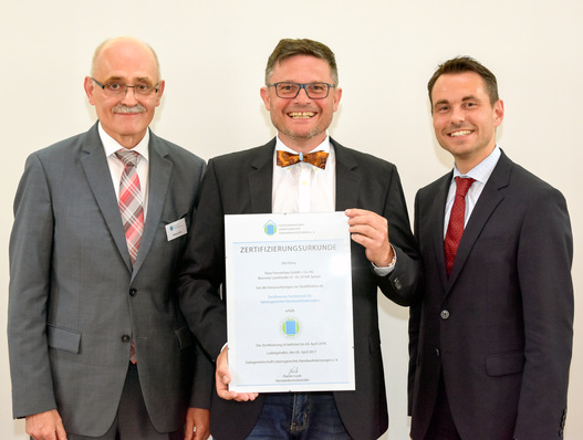 Im Bild links ist der Hauptgeschäftsführer des Dienstleistungszentrum Kreishandwerkerschaft Vorderpfalz, Rainer Lunk. Bildmitte der Geschäftsführer der Fa.Klaer, Ansgar Schmitt Im Bild Rechts der Staatssekretär David Langner