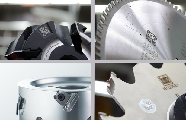 Werkzeug mit QR Code (oben links), DataMatrix Code (oben rechts), Werkzeug mit RFID Chip (unten links) und NFC Chip.