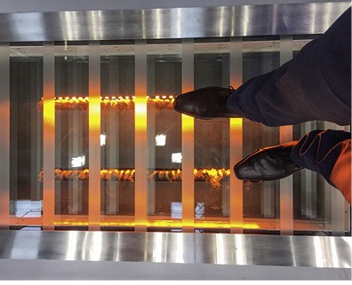 
Das begehbare Schott Brandschutzglas gibt es in Formaten bis maximal 660 × 1400 mm.



