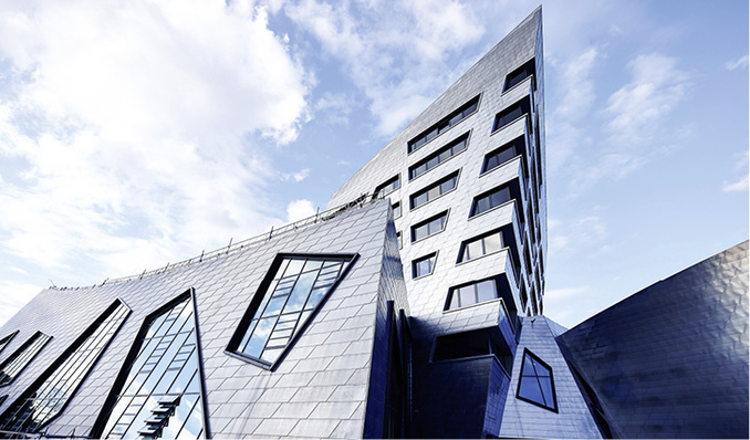 



Der Preis in der Kategorie „Innovative Objekte“ wurde für das neue Zentralgebäude der Leuphana Universität in Lüneburg verliehen. Preisträger Glas Natter, Regensburg, lieferte dafür 750 m
2
 schaltbares EControl-Sonnenschutzglas.
