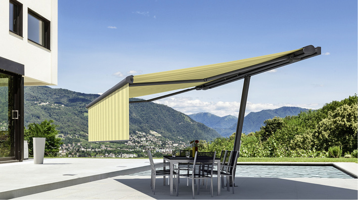 



Bis zu 18 m
2
 
Schatten bietet die Markise, die an einem Träger auf einer drehbaren Säule angebracht ist.
