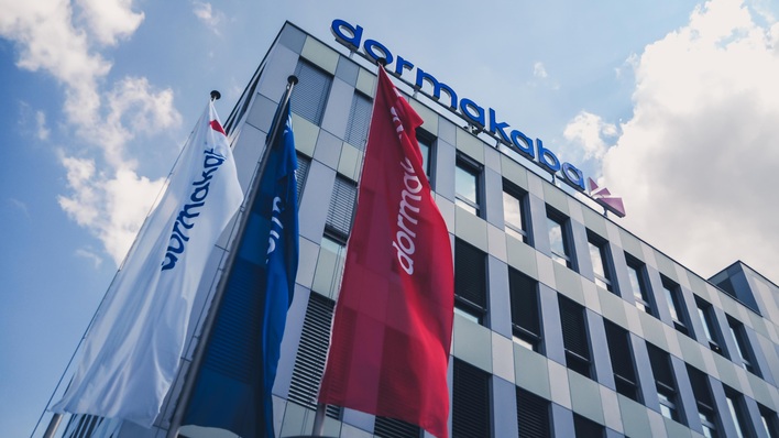 Der Sitz der Gruppe mit dem seit gut einem Jahr geltenden Markenlogo in Rümlang.