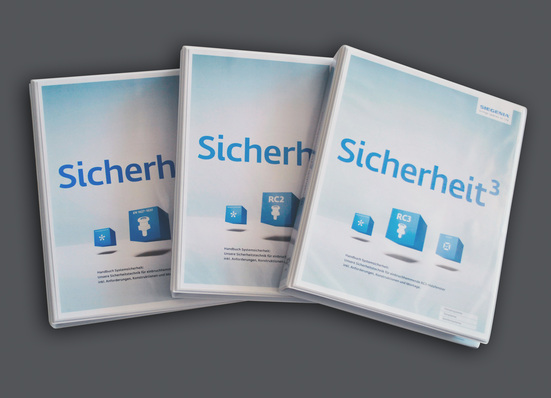 Das Systemsicherheitshandbuch von SIEGENIA für RC3-Fenster aus Holz (IV92) sowie aus Kunststoffprofilen von Gealan stellt Verarbeitern eine Lösung zur Verfügung, die höchste Sicherheit und Wirtschaftlichkeit miteinander verbinden soll.