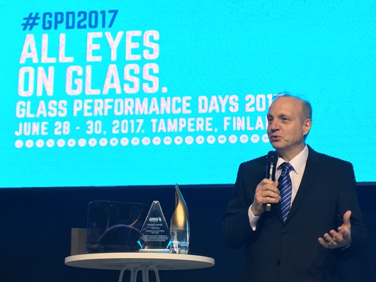 Jorma Vitkala der Erfinder der Glass Performance Days bei der Eröffnung der GPD 2017