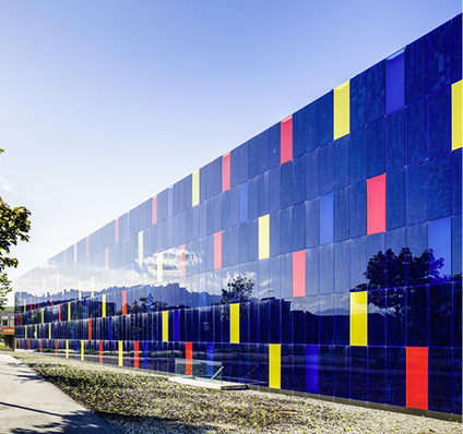 



Wenn Bauherren fassadenintegrierte PV-Module an ihren Gebäuden möchten, soll die solare Technik oft sichtbar sein.
