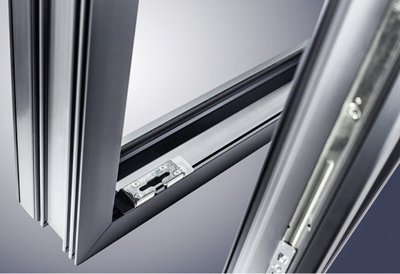 



Das neue Trägermaterial Grau eignet sich auch für die Oberflächenveredelung Veka Spectral sowie für weitere Dekorfolien in Anthrazit oder Grau.
