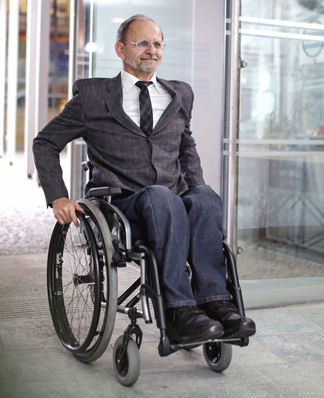 Manfred Kemter, Behindertenbeauftragter im Schwarzwald-Baar-Kreis äußert sich im GLASWELT Beitrag zu den Vorteilen der echten Nullschwelle