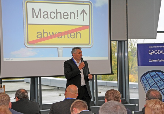 Ivica Maurovic, Sprecher der Gealan-Geschäftsleitung, bei seinem Vortrag zu den zukünftigen Herausforderungen an die Fensterbranche