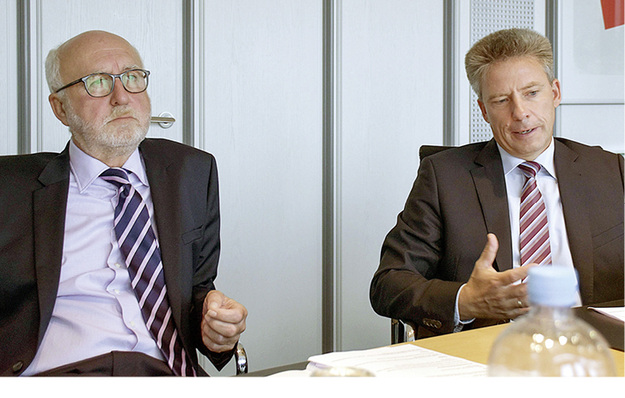 



Blicken auf ein Rekordjahr 2016 zurück: Veka-Vorstandsvorsitzender Andreas Hartleif (r.) und Vertriebsvorstand Bonifatius Eichwald im Gespräch mit der GLASWELT. 
