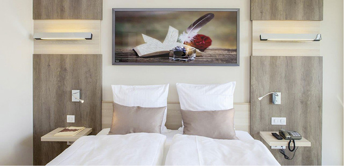 



Nischenprodukte sind für viele Glasverarbeiter und ISO-Hersteller ein immer wichtigeres Standbein, da die Margen bei Standard-Isolierglas nur marginal sind. Interessante Nischen bieten Spezialgläser für das Interieur.
