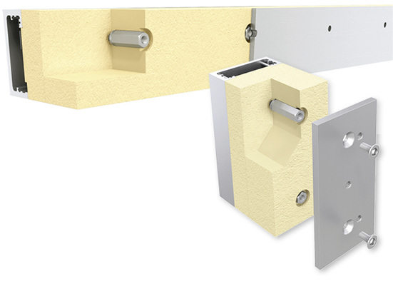 



Eine Alu-Schiene zur Vormontage und Anbindung an die Unterkonstruktion macht die honrizontale und vertikale Montage schnell und einfach.
