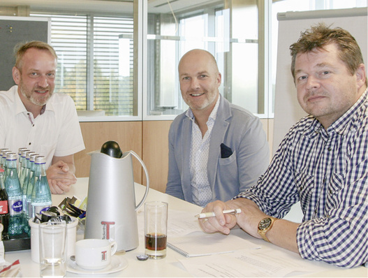 
Kai Teckentrup (v. l.), Sven Diembeck und GLASWELT-Redakteur Camillo Kluge im Gespräch.



