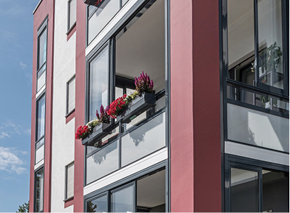 



Das Twin-System von Balco ist flexibel: Die Balkone lassen sich je nach Witterung individuell öffnen und schließen.
