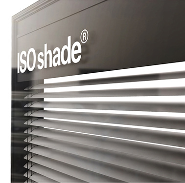 



ISOshade ist eine Isolierglaseinheit für Hochleistungsfassaden und vereint kompakt Sonnen-, Wärme- und Schallschutz und wird in Pfosten-Riegel- oder Elementfassaden integriert. 

