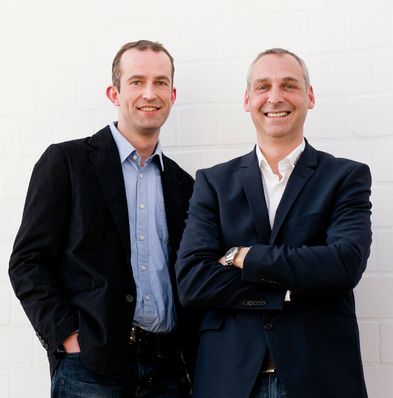 “Wir bündeln unser über die Jahre gewachsenes Know-how für Smart Home jetzt in einer eigenen Firma. Das ist ein wichtiger Schritt, um unser traditions-reiches Unternehmen weiter auf die Zukunft auszurichten.“ Paco Schüt (l.) und Hermann Frerichs, Geschäftsführer Schüt-Duis Fenster und Türentechnik