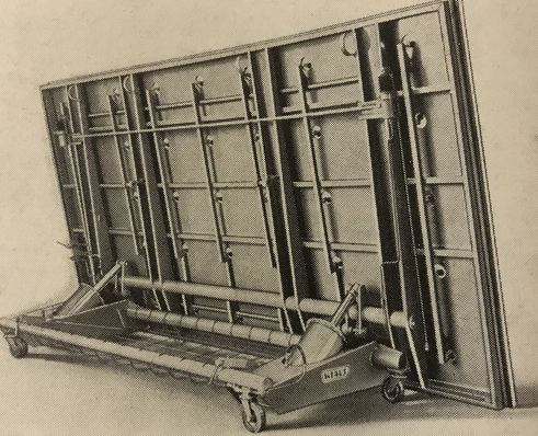 Mit der Senkrechtstellung wird das Auflegen großer Scheiben erleichtert.