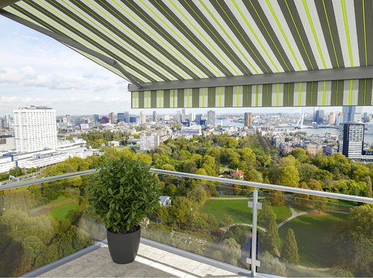 



Bei allen Rayos-Sonnenschutzstoffen kann zwischen einer matten Farbausführung der sunvas-Serie und einer leuchtenden Farbausführung der sunsilk-Serie gewählt werden.
