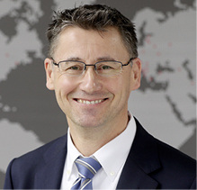 



Dieter Manz (49) wurde mit Wirkung zum 8. Januar 2018 zum Vertriebsleiter „Door“ der Roto-Division Fenster- und Türtechnologie bestellt.
