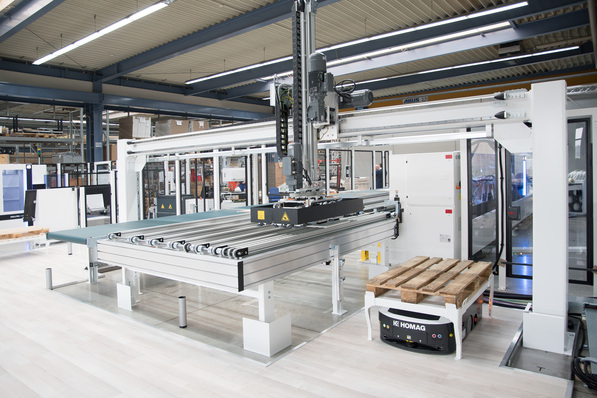 Bereits auf der Messe HOLZ-HANDWERK stellten die beiden Partner ein erstes erfolgreich durchgeführtes Projekt vor: Die erste autonom arbeitende Zelle im Holzhandwerk.