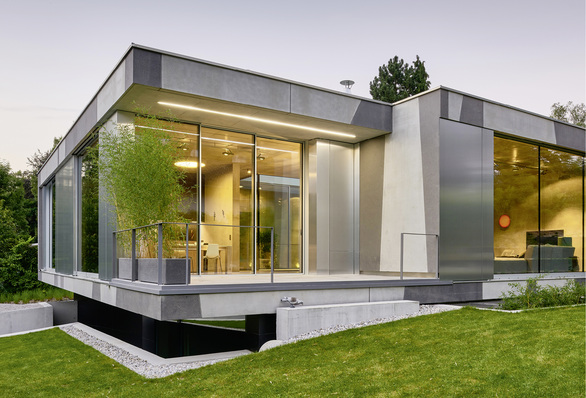 



Die Architektur des Neubaus setzt gleichermaßen auf Reflexion und Transparenz.
