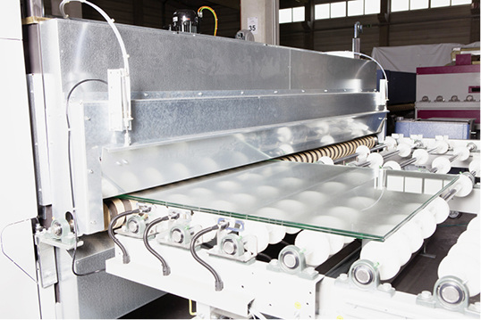 



Die erste Laminierglaslinie, die zu 100 % in Österreich hergestellt wurde, ging zu einem Glasverarbeiter nach Kuwait. 
