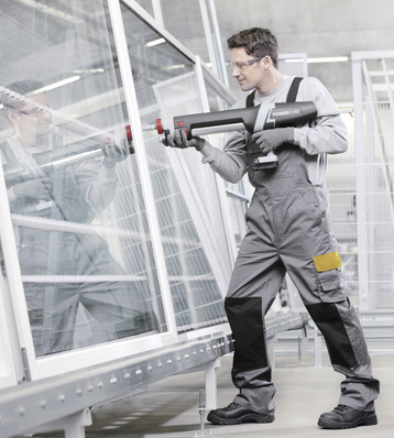 Der PowerCure Dispenser ermöglicht eine mobile und einfache Verarbeitung von beschleunigten 1K-Klebstoffen.