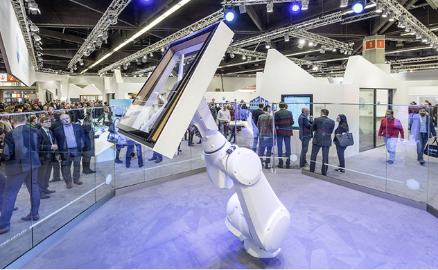 



Das Fenster der Zukunft: eindrucksvoll bei Maco in Szene gesetzt.
