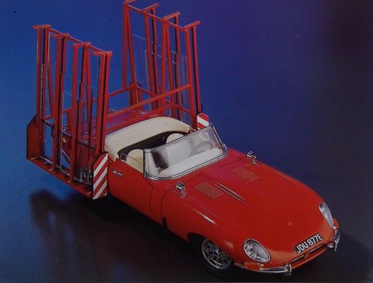 Ein Traum von einem Dienstwagen für Glaser, ein Jaguar E-Type mit Glasreff.