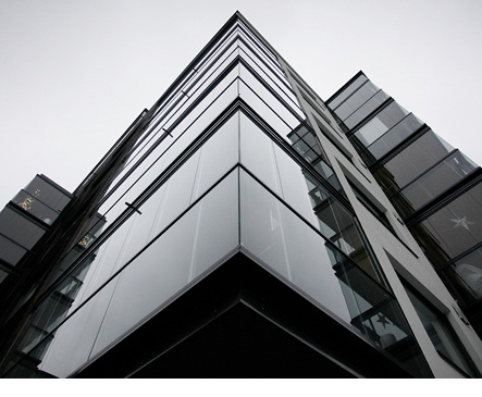 
Bei Lumon werden alle verwendeten Scheiben in nur einem Profil untergebracht, auch Eckumfahrungen sind je nach System möglich. 



