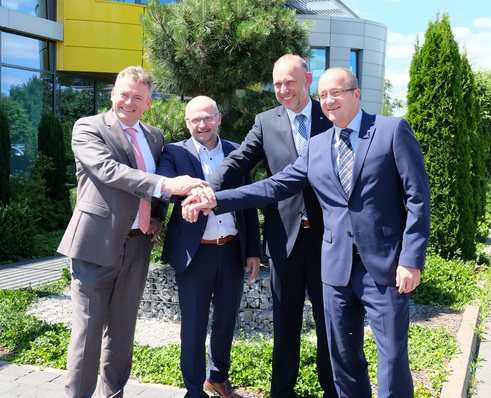 Sind künftig (und auch schon früher) im engen Austausch v.r.: Die Geschäftsführer Guido Felix (Maco), Frank Jedamski (Hautau), Martin Beißner (Hautau) und Ulrich Wagner (Maco).